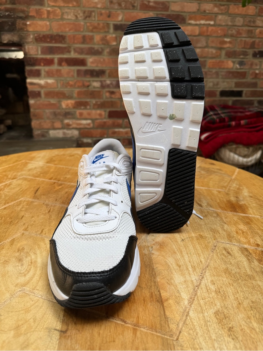 Nike Men’s Air Max SC White and Black Sneakers with Blue Swoosh - Picture 8 of 9